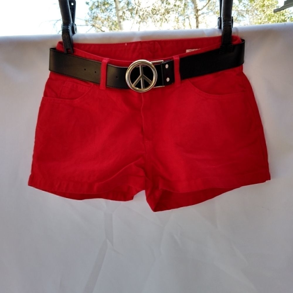 Beltedβshortsβ